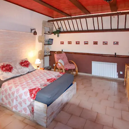 Pet Friendly In With Private Swimming Pool, Be Inside Or Outside Holiday home *