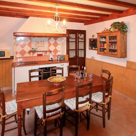 Pet Friendly In With Private Swimming Pool, Be Inside Or Outside Holiday home