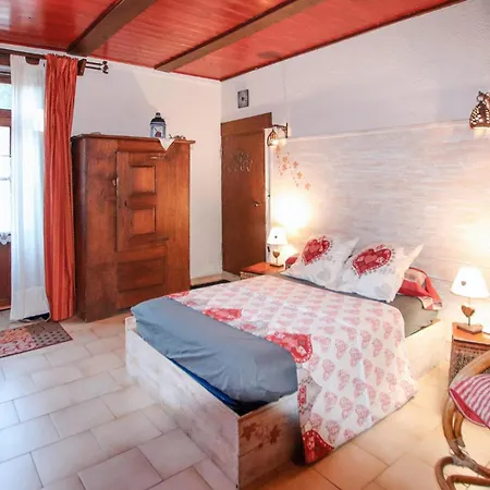 Pet Friendly In With Private Swimming Pool, Be Inside Or Outside Holiday home *