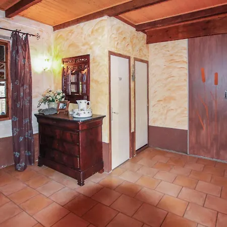 Pet Friendly In With Private Swimming Pool, Be Inside Or Outside Holiday home *
